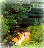 긣